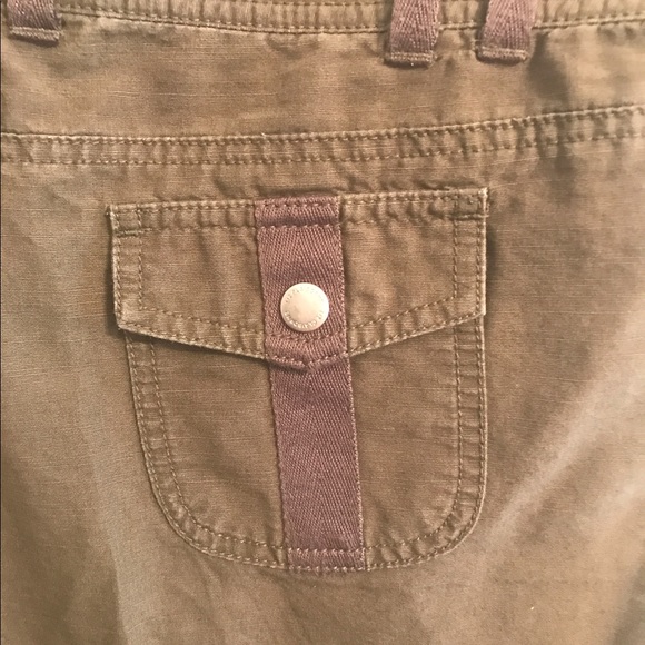 Liz Claiborne Shorts Size 4P Olive Green - Picture 9 of 9